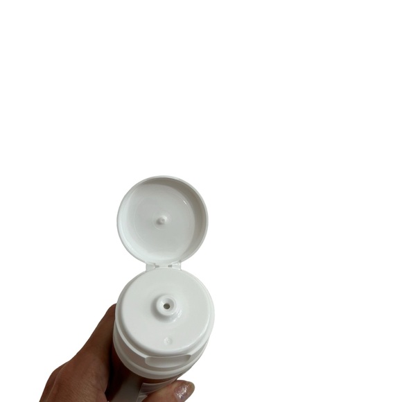 Korres Rose Gold Illuminating Body Perfecter 6.76 Fl. oz. - Picture 5 of 5